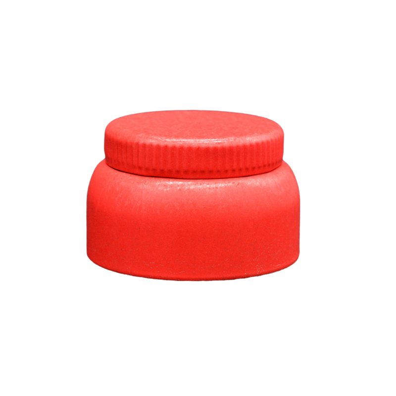 红色圆形蜡烛铁罐