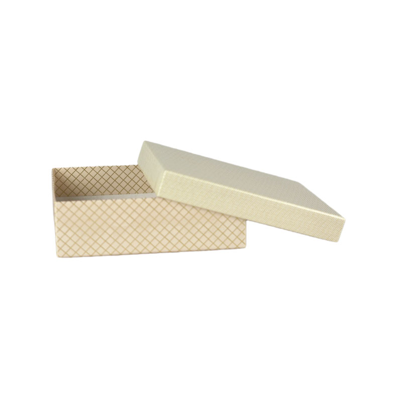 方形米白色纸盒